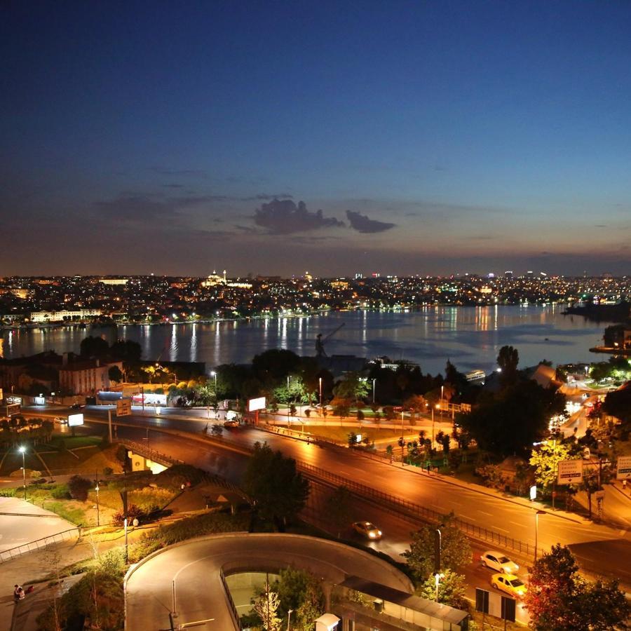 Daru Sultan Hotels Galata Istanbul Exterior photo View of the city