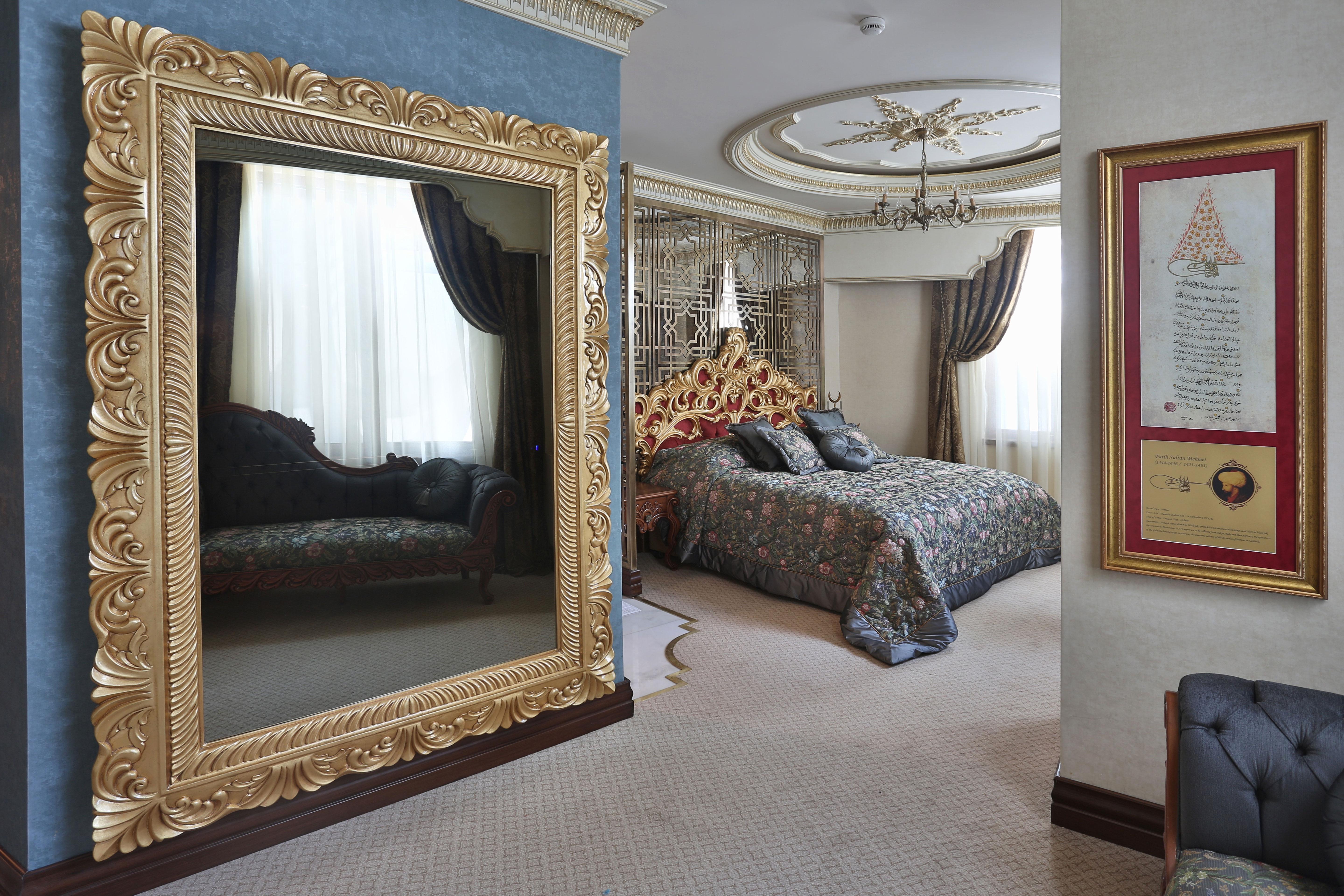 Daru Sultan Hotels Galata Istanbul Exterior photo A mirror in a bedroom