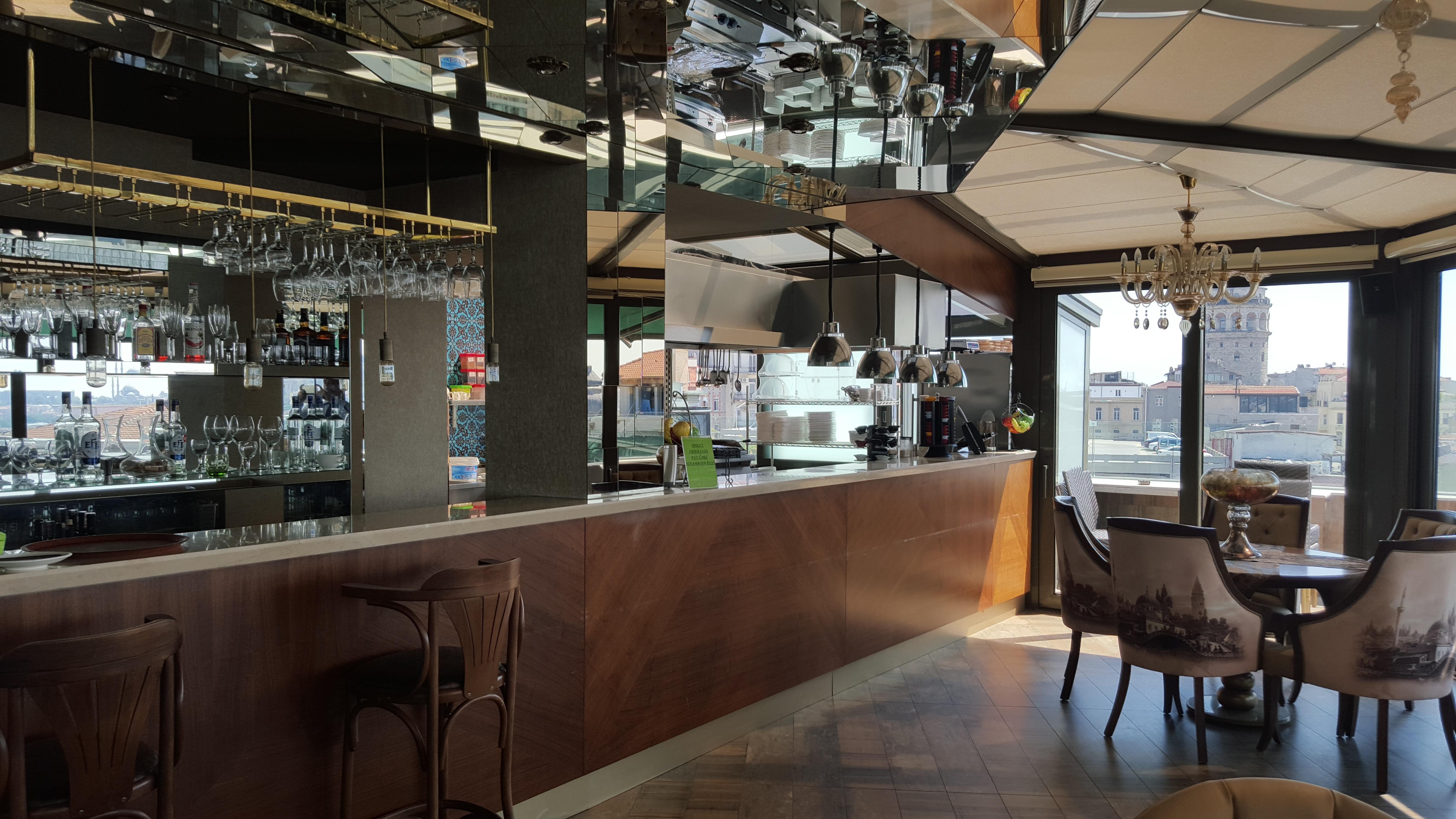Daru Sultan Hotels Galata Istanbul Exterior photo The bar at the restaurant