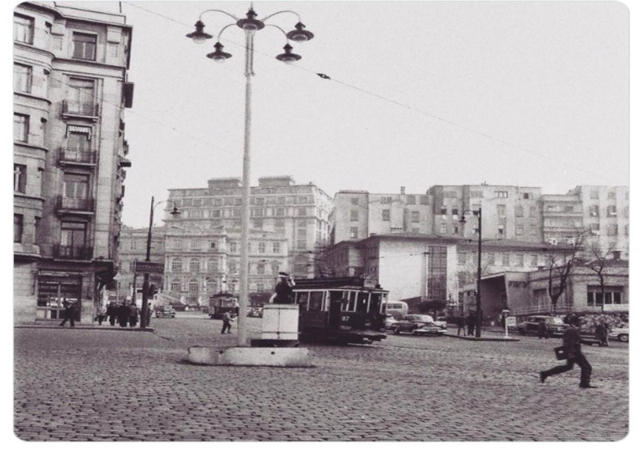 Daru Sultan Hotels Galata Istanbul Exterior photo The square in 1980