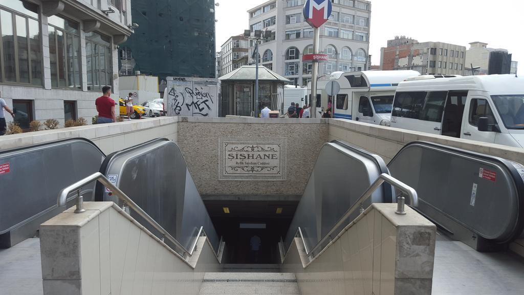 Daru Sultan Hotels Galata Istanbul Exterior photo Entrance of the station