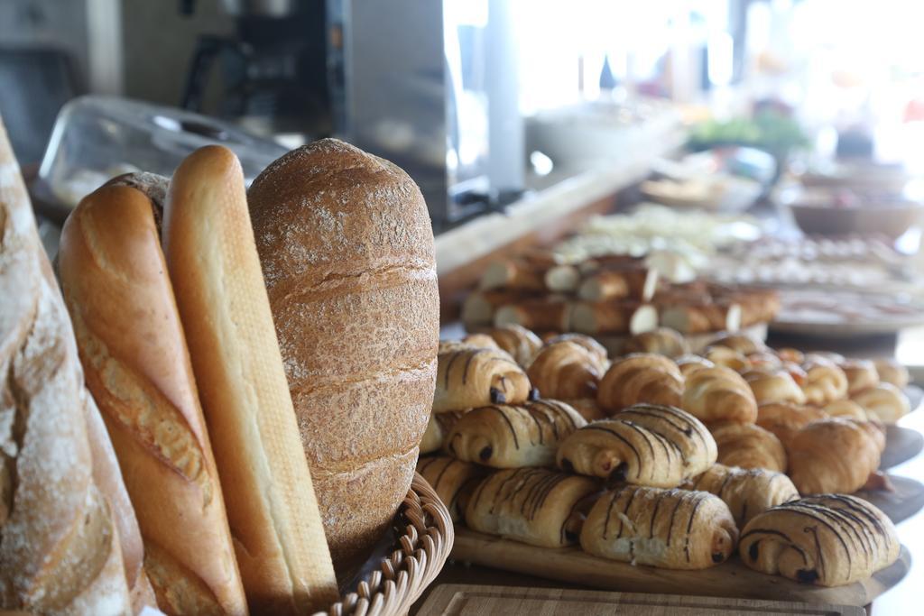 Daru Sultan Hotels Galata Istanbul Exterior photo Baguettes and other bread at a bakery in Paris